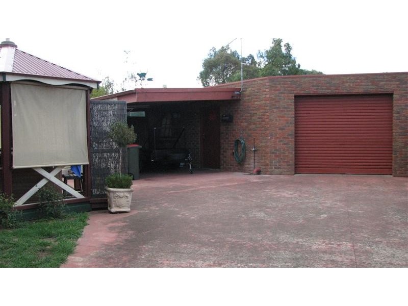 6 Castles Crescent, Kyneton VIC 3444