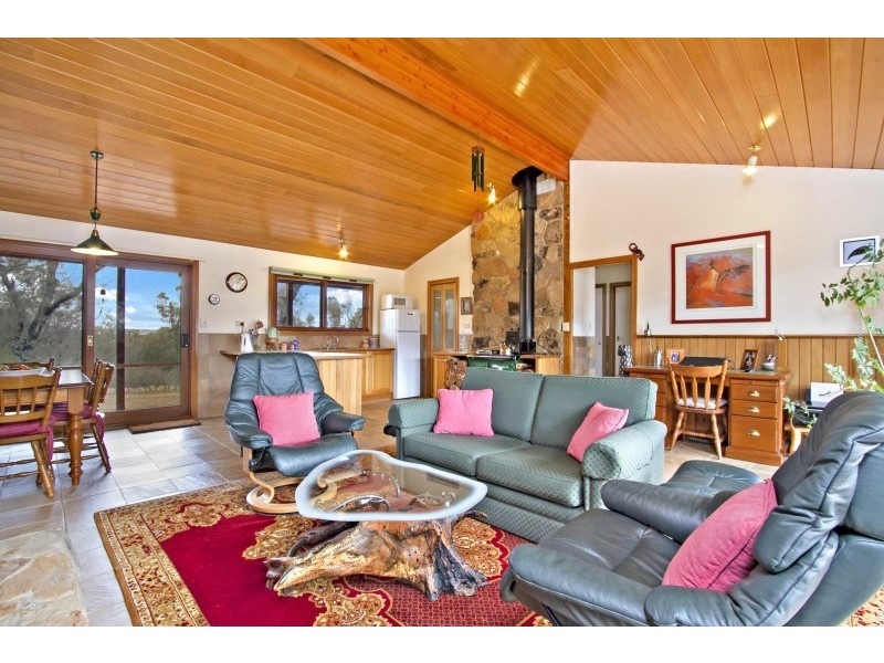 64 Mill Road, Barfold VIC 3444