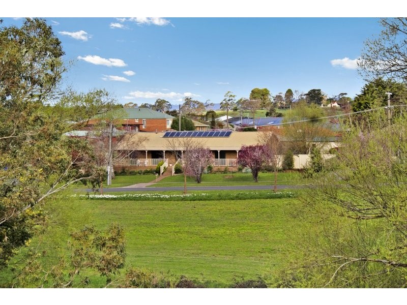 11-13 Campaspe Drive, Kyneton VIC 3444
