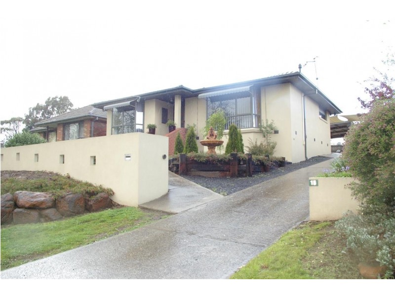 15 Beauchamp Street East, Kyneton VIC 3444