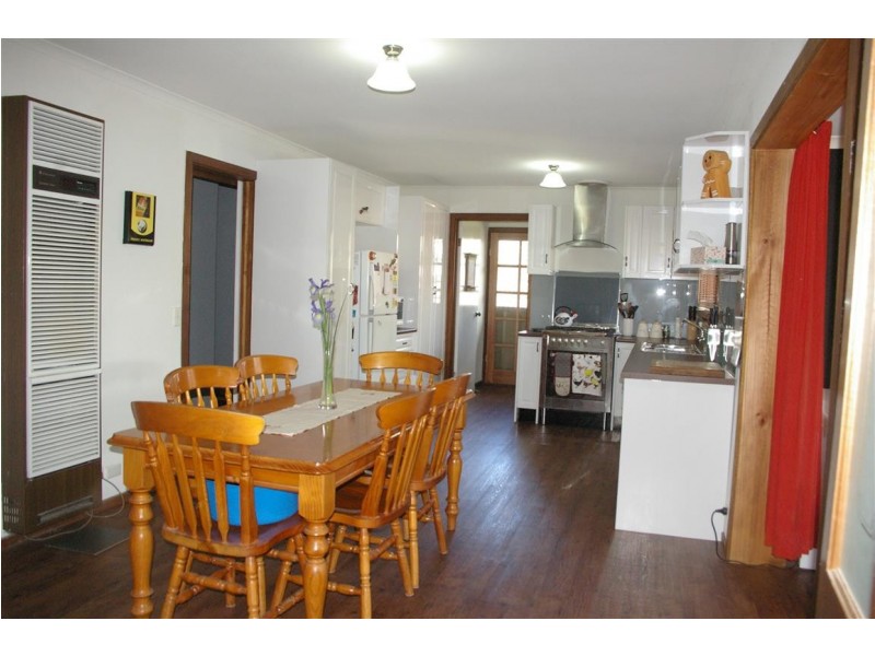 15 Beauchamp Street East, Kyneton VIC 3444