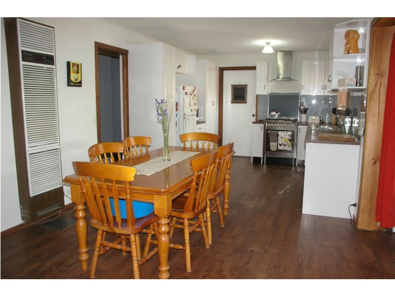 15 Beauchamp Street East, Kyneton VIC 3444