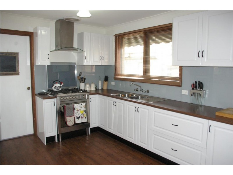 15 Beauchamp Street East, Kyneton VIC 3444