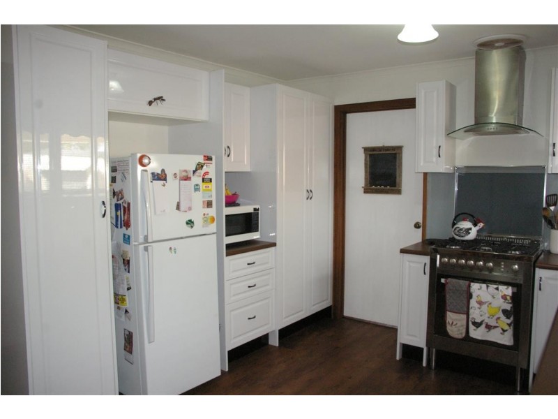 15 Beauchamp Street East, Kyneton VIC 3444