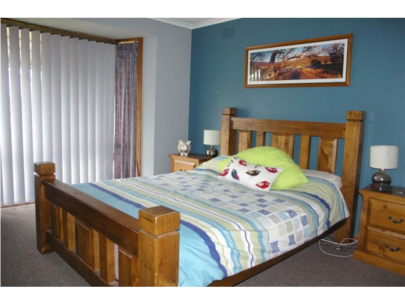 15 Beauchamp Street East, Kyneton VIC 3444