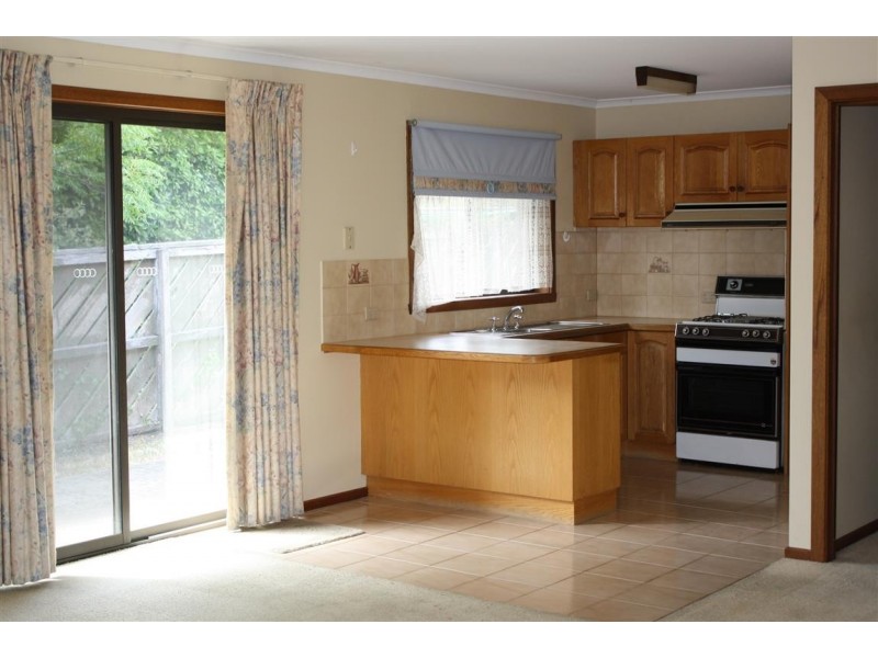 2/21 Hutton Street,, Kyneton VIC 3444