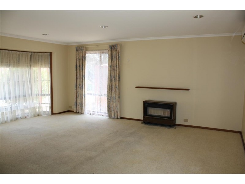 2/21 Hutton Street,, Kyneton VIC 3444