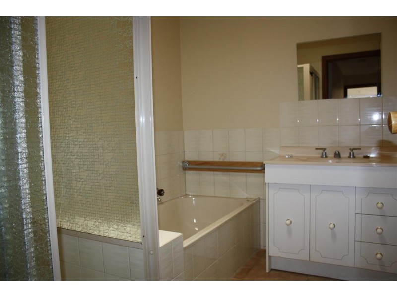 2/21 Hutton Street,, Kyneton VIC 3444