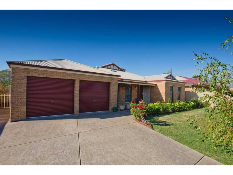 5 James Court, Kyneton VIC 3444