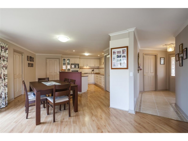 15 Drovers Retreat,, Romsey VIC 3434