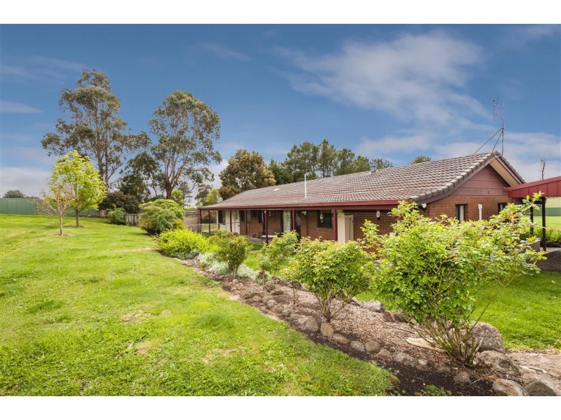 279 Burton Avenue, Kyneton VIC 3444