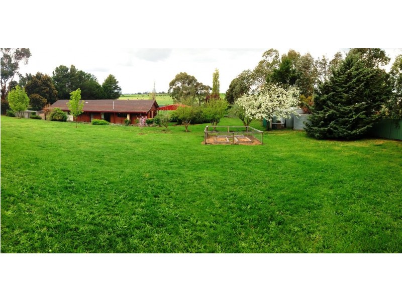 279 Burton Avenue, Kyneton VIC 3444