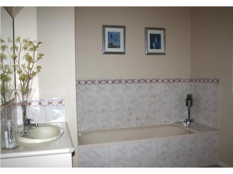 68 Cypress Drive, Elphinstone VIC 3448