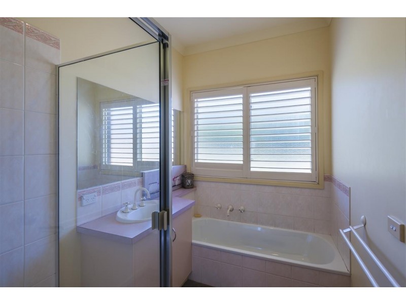 12 Tattersall Drive,, Kyneton VIC 3444