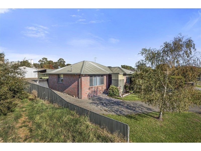18 Palmer Place, Kyneton VIC 3444