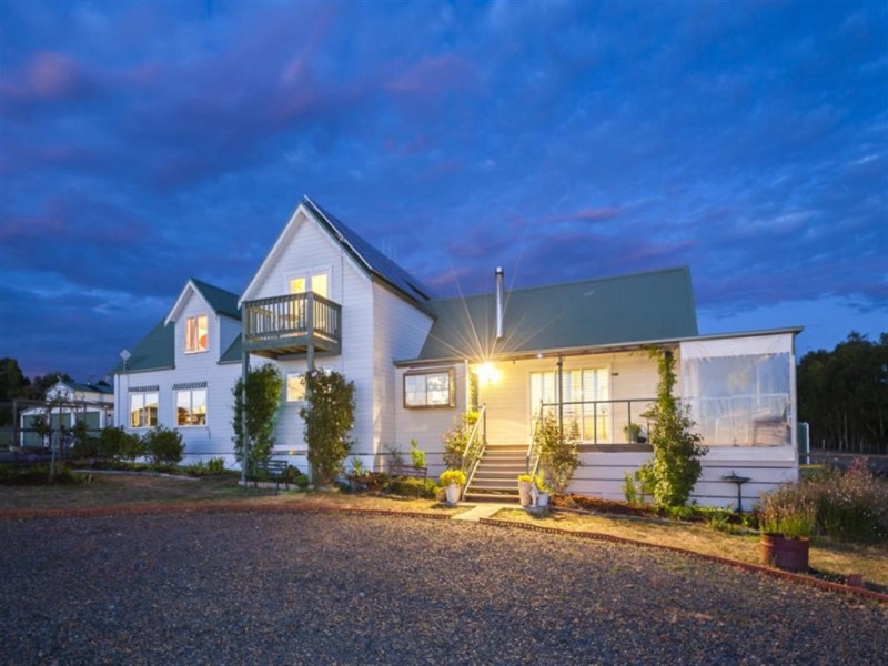 247 Burton Avenue, Kyneton VIC 3444