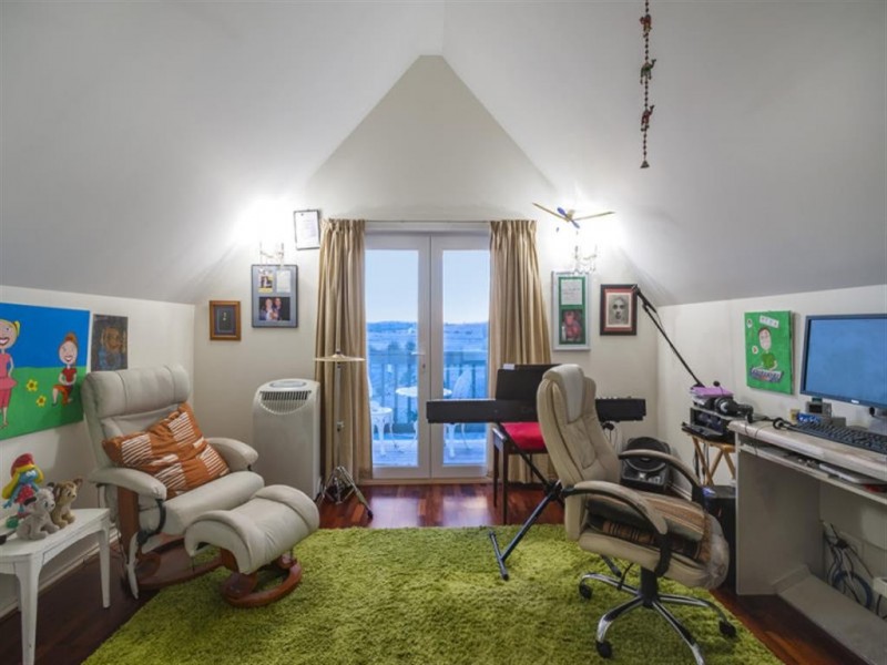 247 Burton Avenue, Kyneton VIC 3444