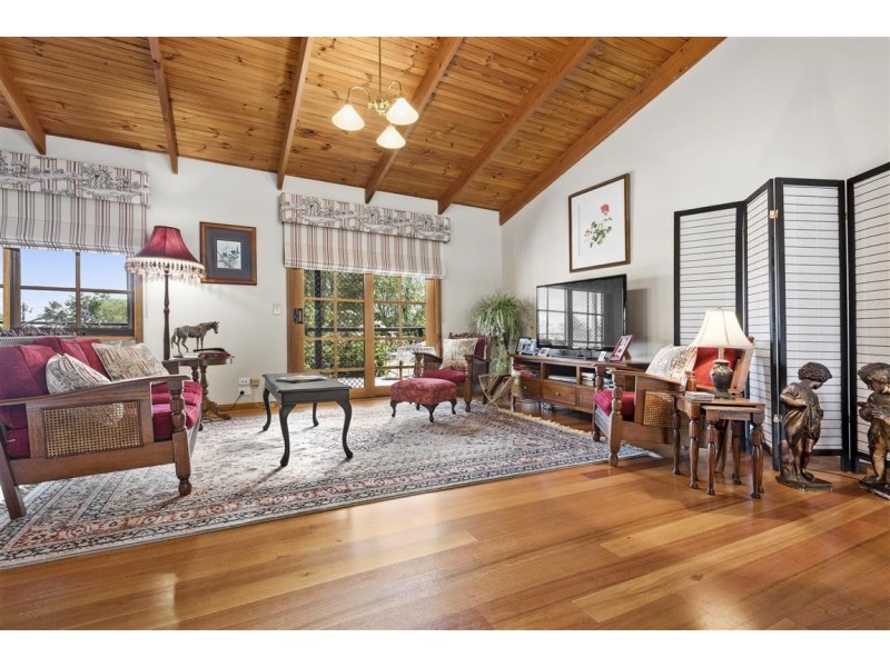 73 Burton Avenue, Kyneton VIC 3444