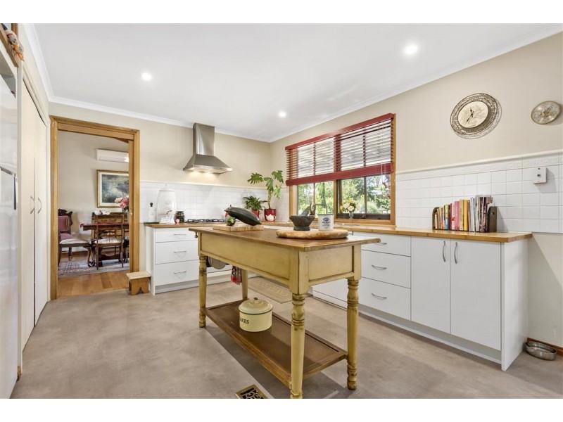 73 Burton Avenue, Kyneton VIC 3444