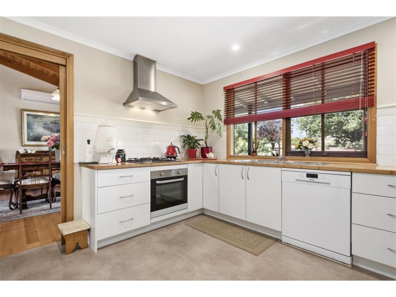 73 Burton Avenue, Kyneton VIC 3444