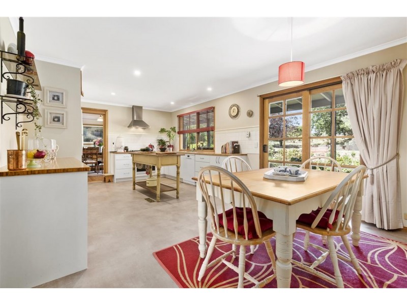 73 Burton Avenue, Kyneton VIC 3444