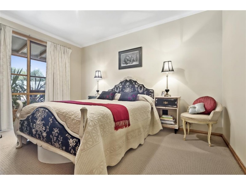 73 Burton Avenue, Kyneton VIC 3444