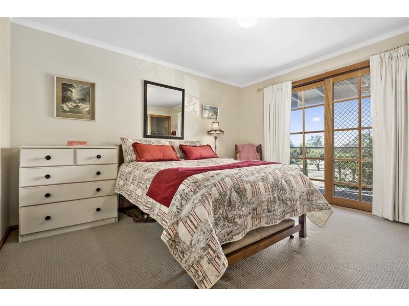 73 Burton Avenue, Kyneton VIC 3444
