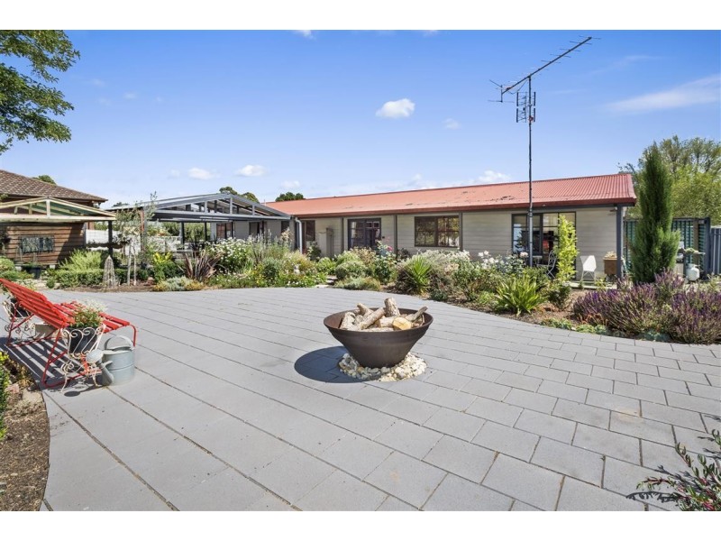 73 Burton Avenue, Kyneton VIC 3444