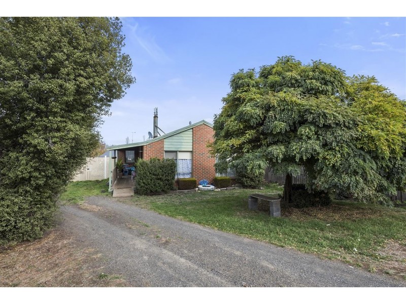 23 Castles Crescent, Kyneton VIC 3444