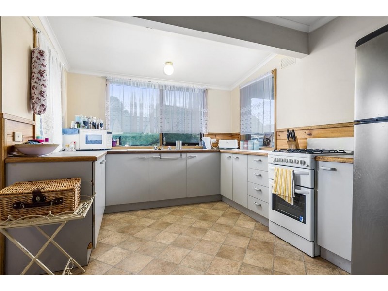 23 Castles Crescent, Kyneton VIC 3444