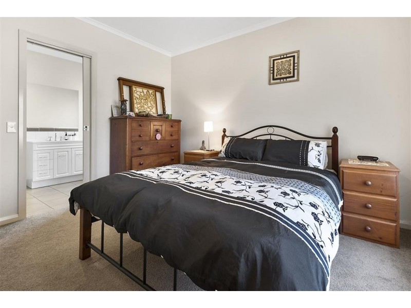 2/95 Beauchamp Street, Kyneton VIC 3444