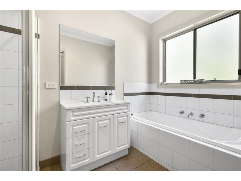 2/95 Beauchamp Street, Kyneton VIC 3444