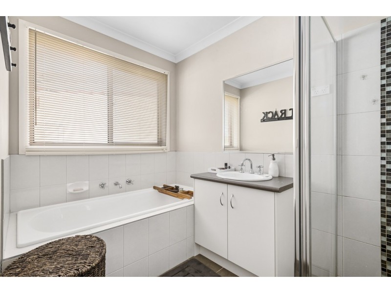 22 Caroline Chisholm Drive, Kyneton VIC 3444