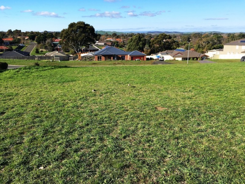 9 Hereford Way, Romsey VIC 3434