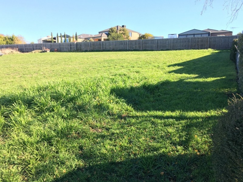 9 Hereford Way, Romsey VIC 3434