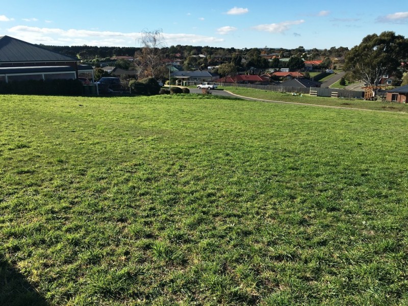 9 Hereford Way, Romsey VIC 3434