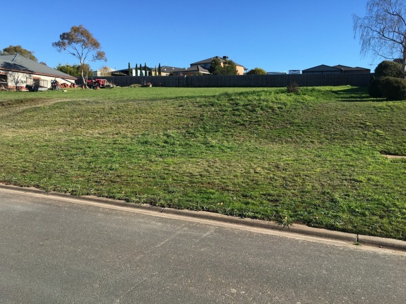 9 Hereford Way, Romsey VIC 3434