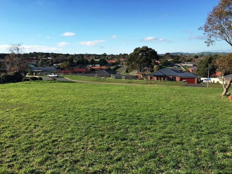 9 Hereford Way, Romsey VIC 3434