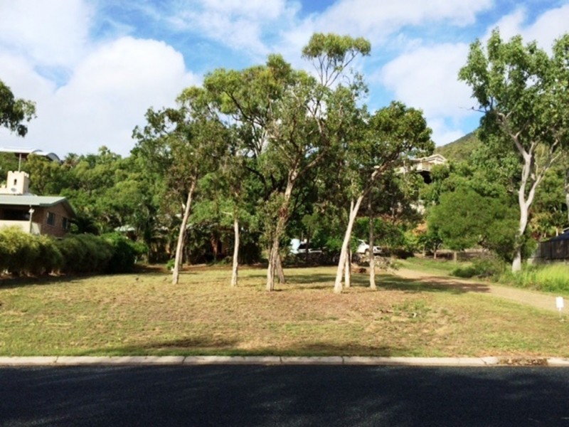 65 Gloucester Avenue, Hideaway Bay QLD 4800