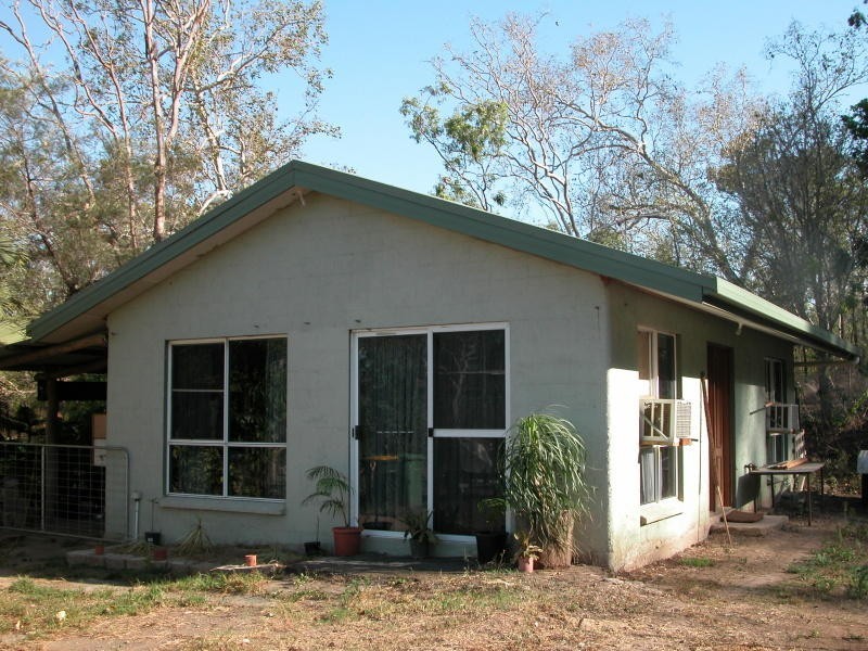 76 Lelona Dve, Bloomsbury QLD 4799