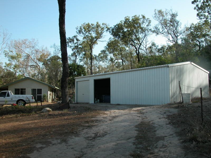 76 Lelona Dve, Bloomsbury QLD 4799