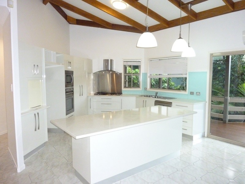 7 COUNTRY ROAD, Cannonvale QLD 4802