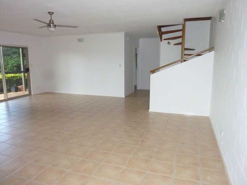 7 COUNTRY ROAD, Cannonvale QLD 4802