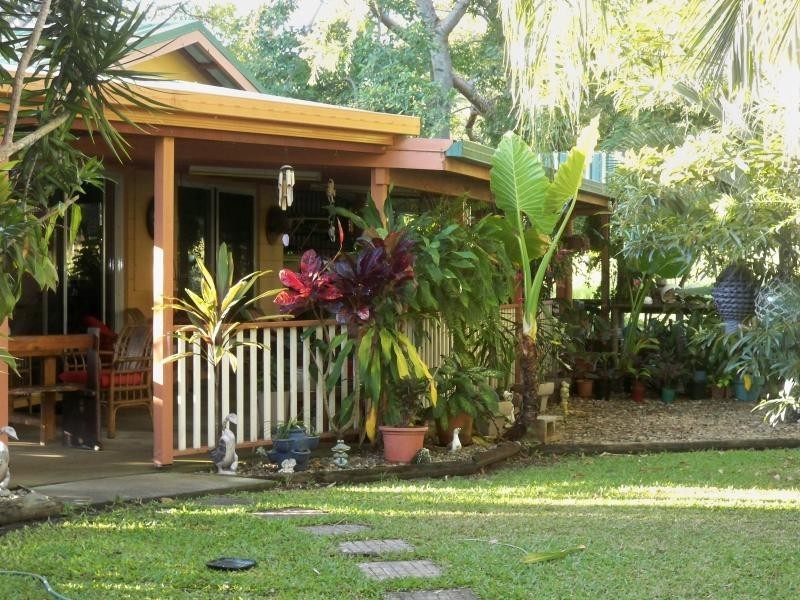 17 Bundesen Ave, Midge Point QLD 4799