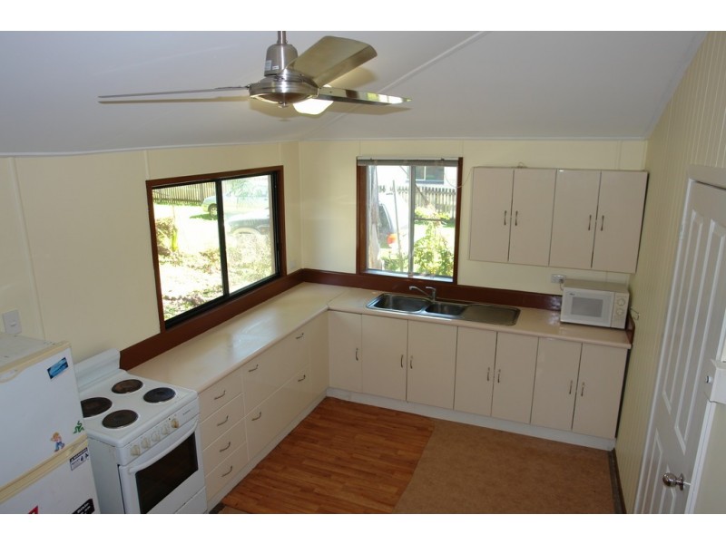 8 Waite Street, Proserpine QLD 4800