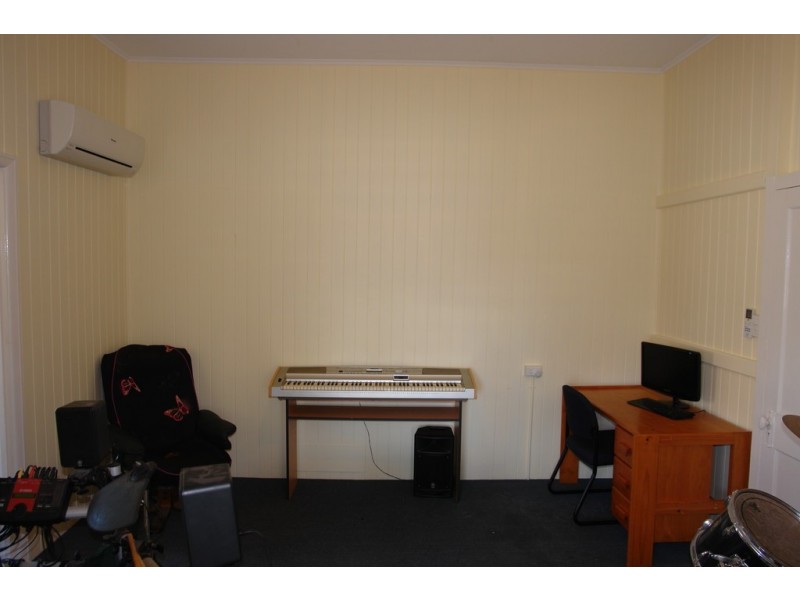 8 Waite Street, Proserpine QLD 4800