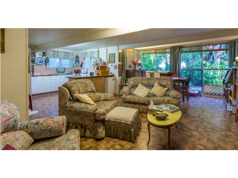 13 Davison Road, Wilson Beach QLD 4800