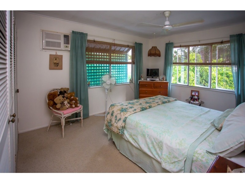 13 Davison Road, Wilson Beach QLD 4800