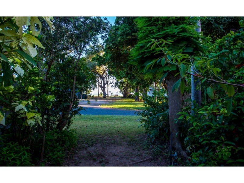 13 Davison Road, Wilson Beach QLD 4800