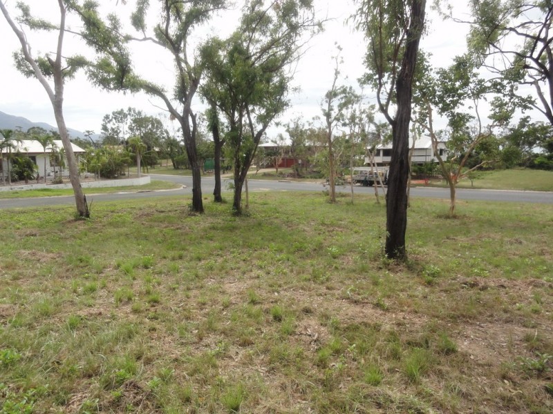55 Gloucester Avenue, Hideaway Bay QLD 4800